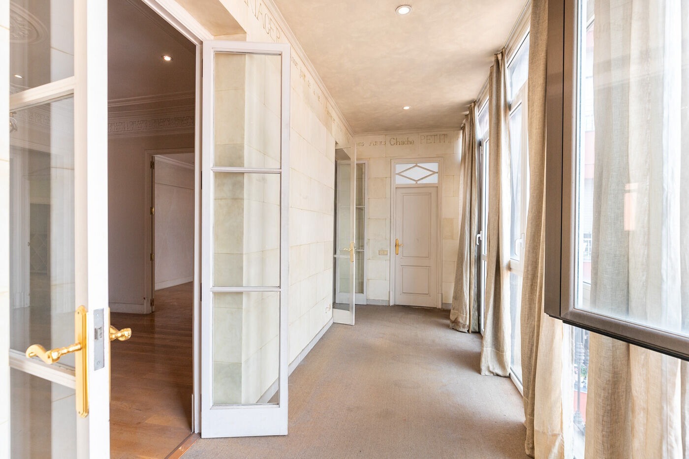 Apartamento en Barcelona, España 4 dormitorios,  No. 140985