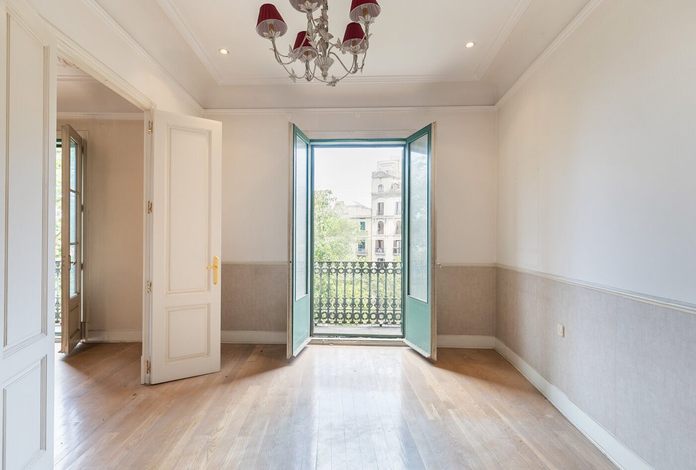 Apartamento en Barcelona, España 4 dormitorios,  No. 140985