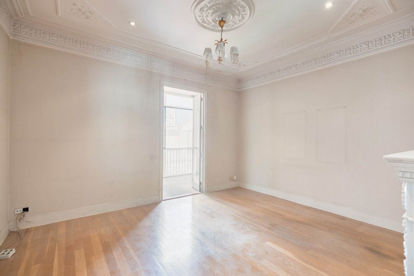 Apartamento en Barcelona, España 4 dormitorios,  No. 140985