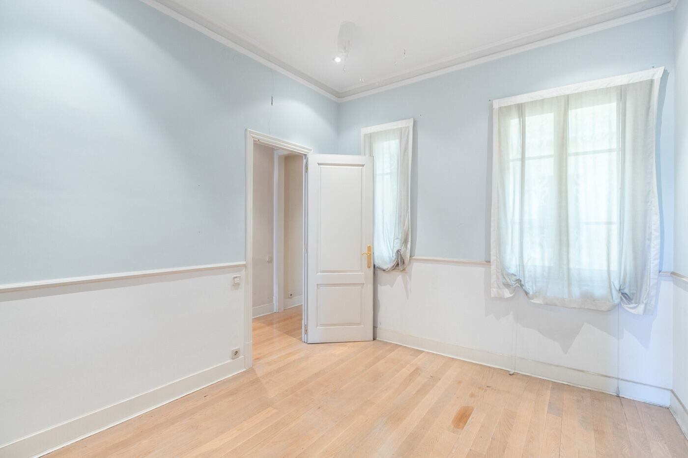 Apartamento en Barcelona, España 4 dormitorios,  No. 140985