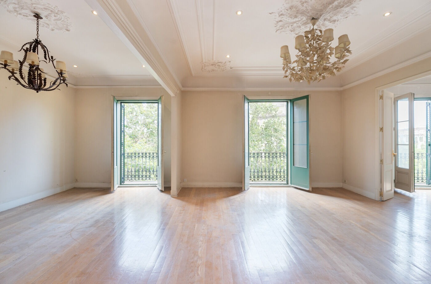 Apartamento en Barcelona, España 4 dormitorios,  No. 140985