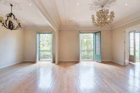 Apartament w Barcelona, Hiszpania 4 sypialnie,  nr 140985