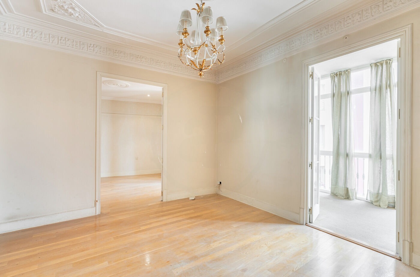 Apartamento en Barcelona, España 4 dormitorios,  No. 140985