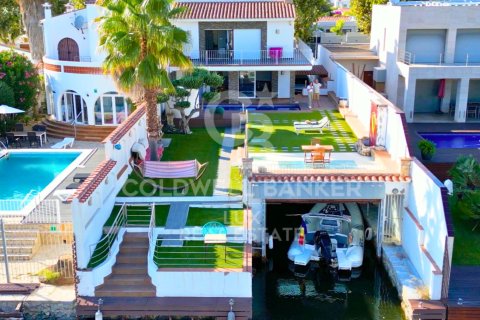Villa in Empuriabrava, Girona, Spanien 4 Schlafzimmer, 370 m2 Nr. 160297
