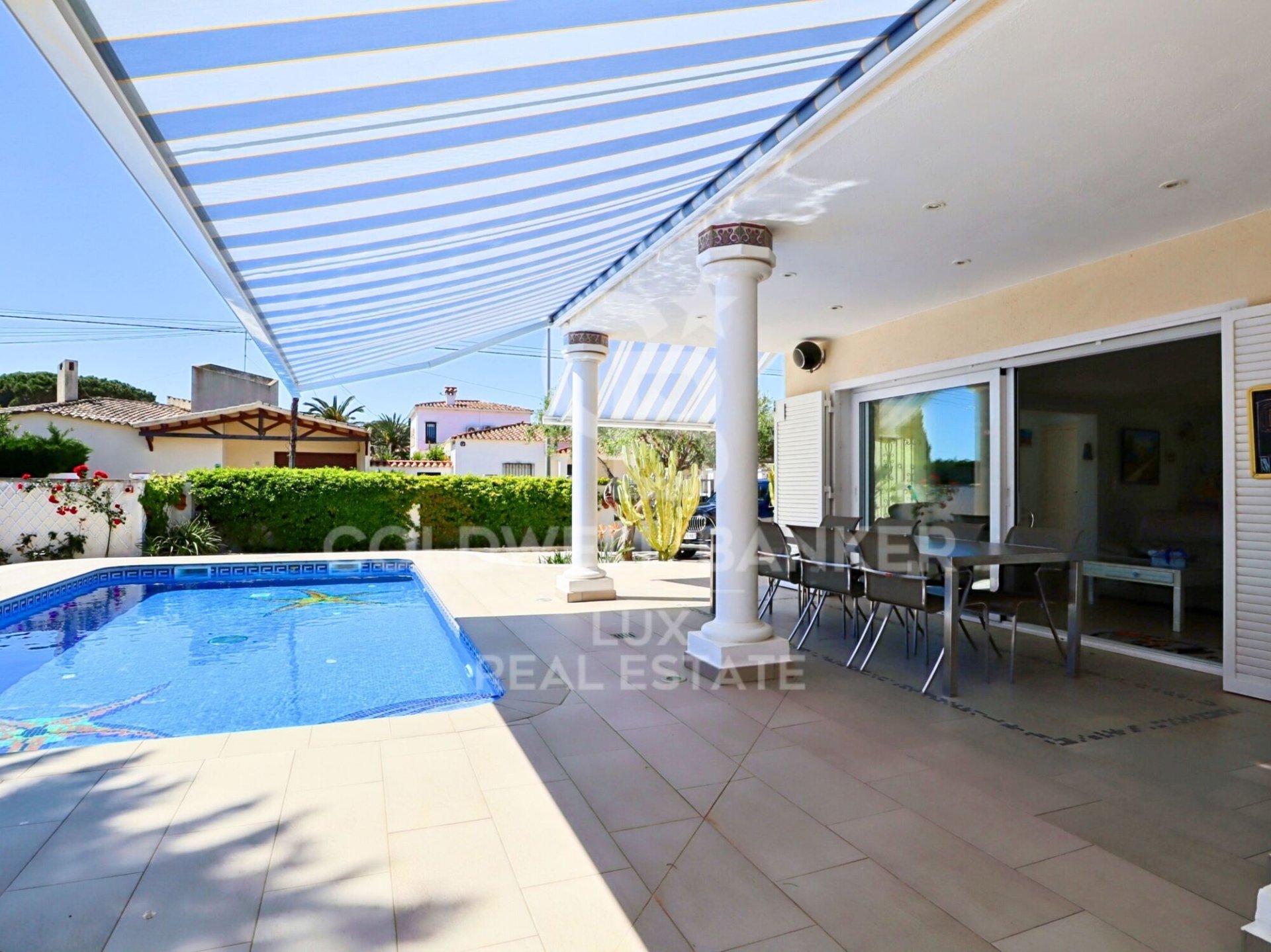 Talo Empuriabrava, Girona, Espanja 5 makuuhuonetta, 279 m2 No. 160170