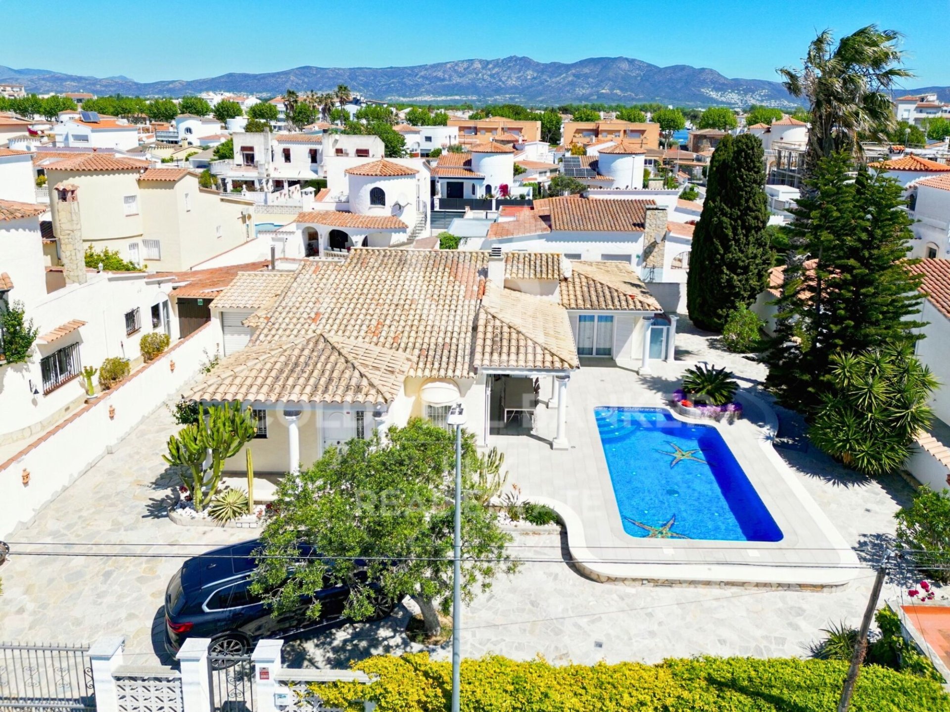 Talo Empuriabrava, Girona, Espanja 5 makuuhuonetta, 279 m2 No. 160170