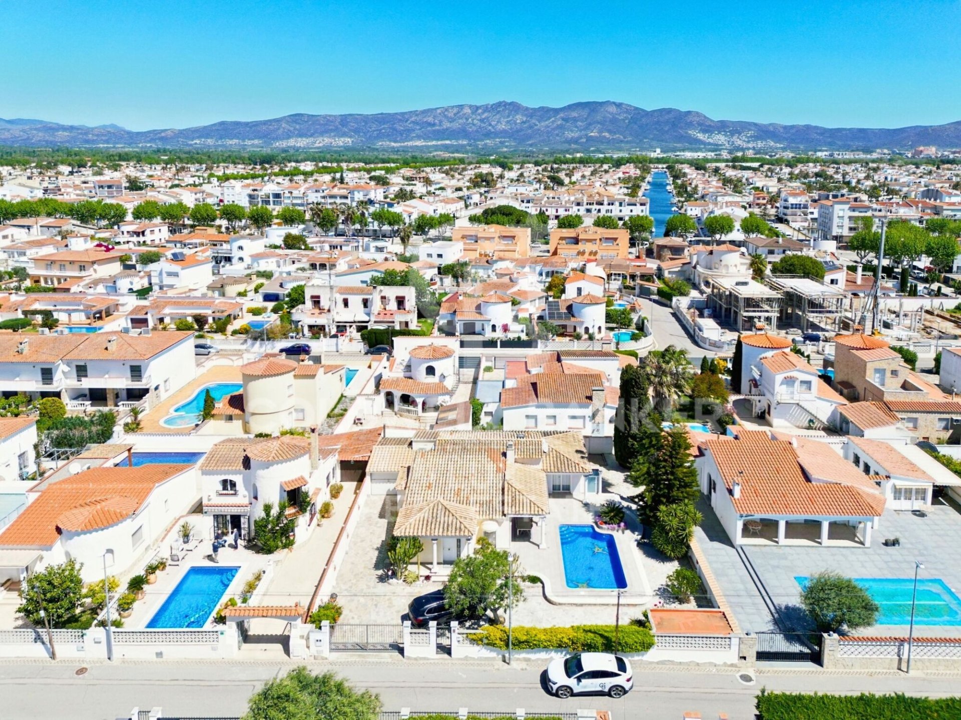 Talo Empuriabrava, Girona, Espanja 5 makuuhuonetta, 279 m2 No. 160170