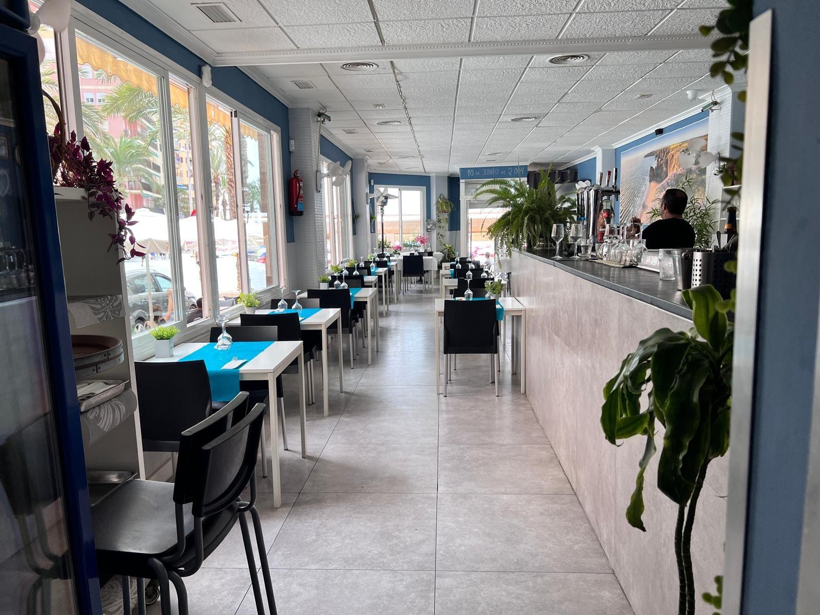 Commercial property à Torrevieja, Alicante, Espagne 158 m2 No. 165393