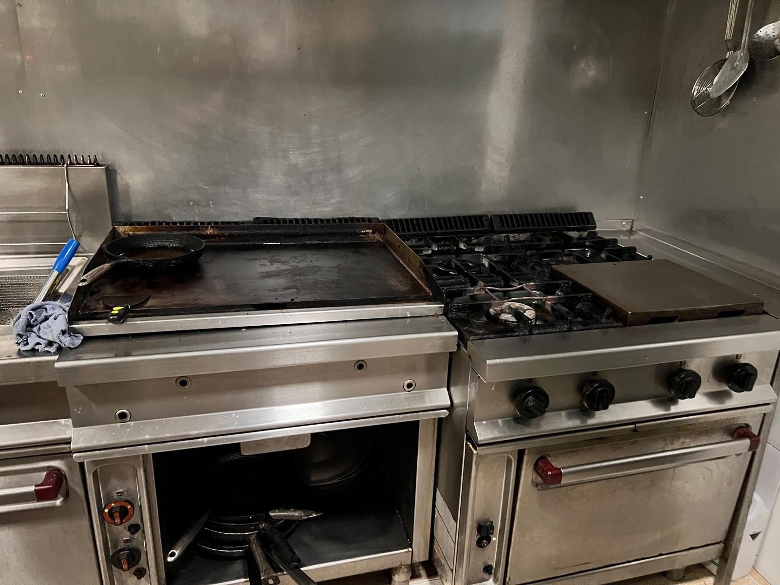 Commercial property à Torrevieja, Alicante, Espagne 158 m2 No. 165393