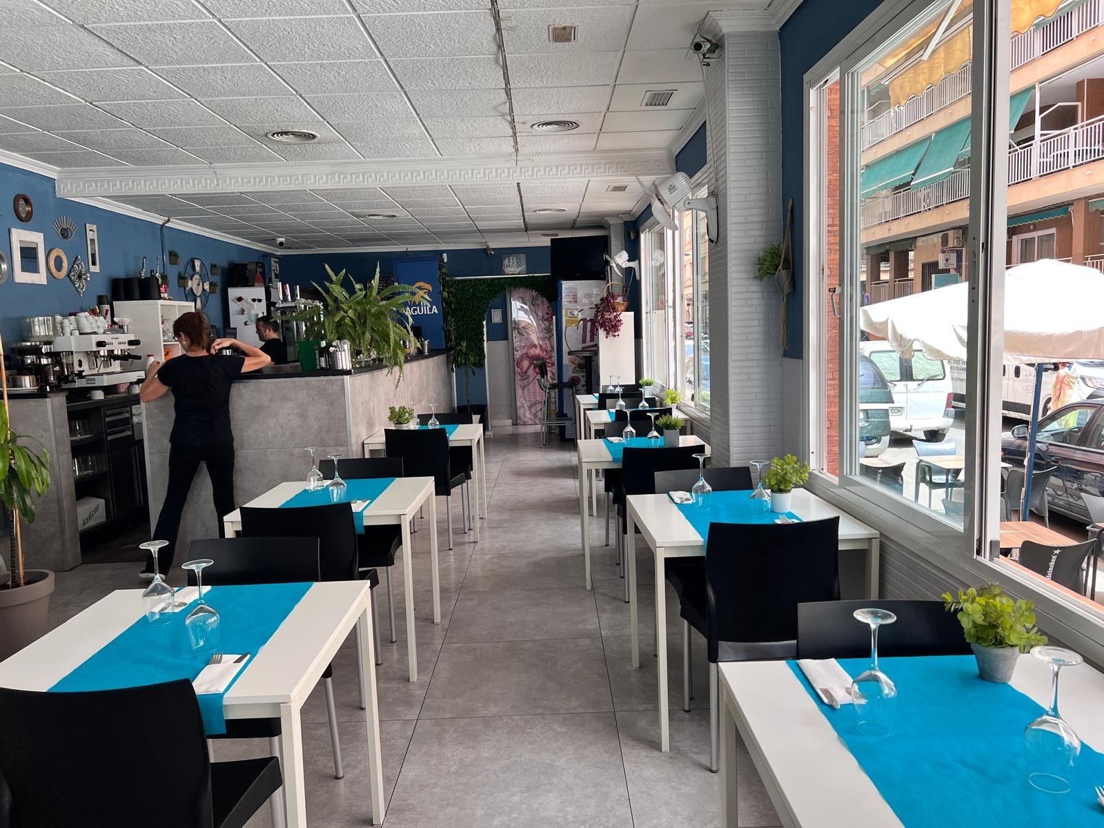 Commercial property à Torrevieja, Alicante, Espagne 158 m2 No. 165393