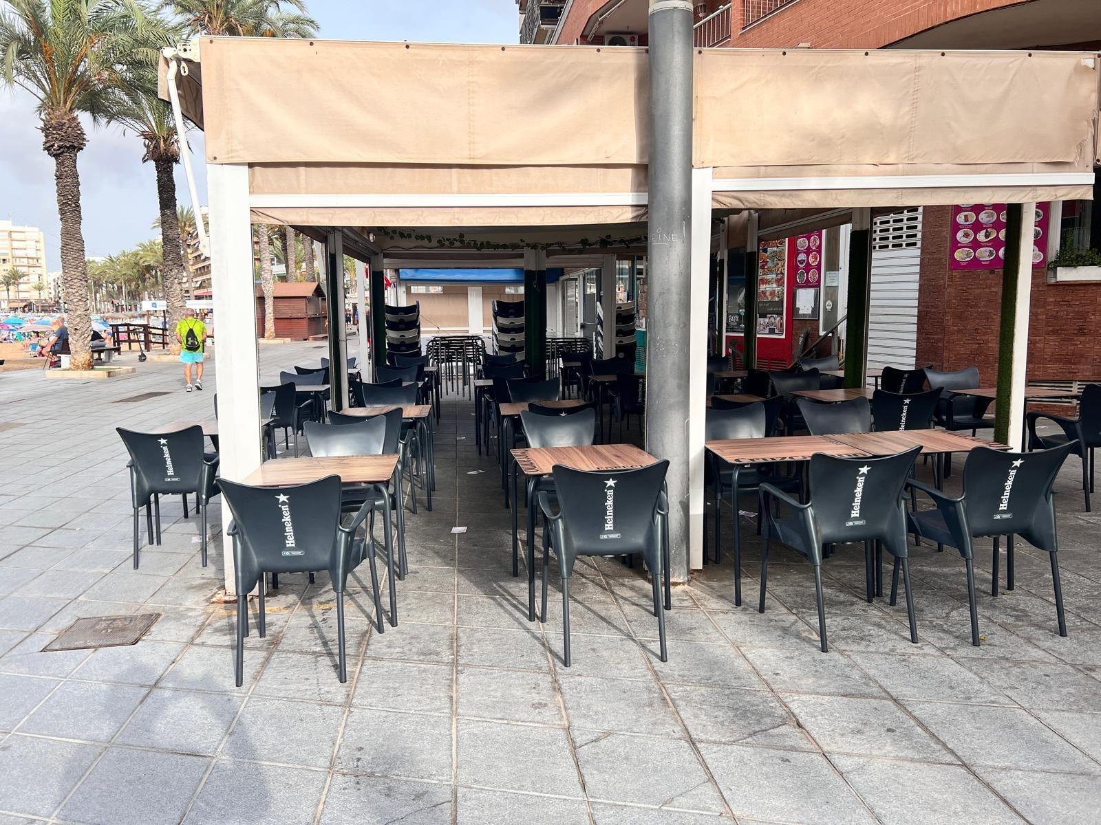 Commercial property à Torrevieja, Alicante, Espagne 158 m2 No. 165393