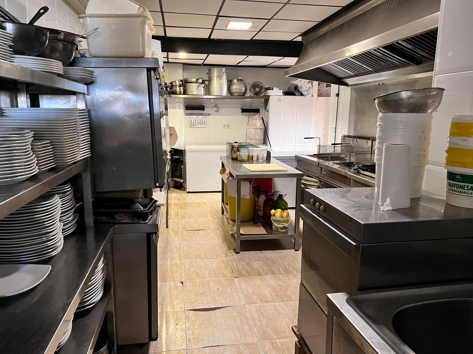 Commercial property à Torrevieja, Alicante, Espagne 158 m2 No. 165393