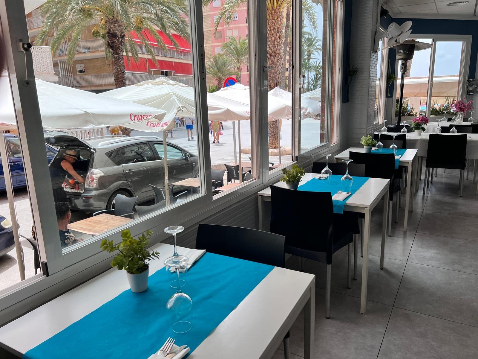Commercial property à Torrevieja, Alicante, Espagne 158 m2 No. 165393