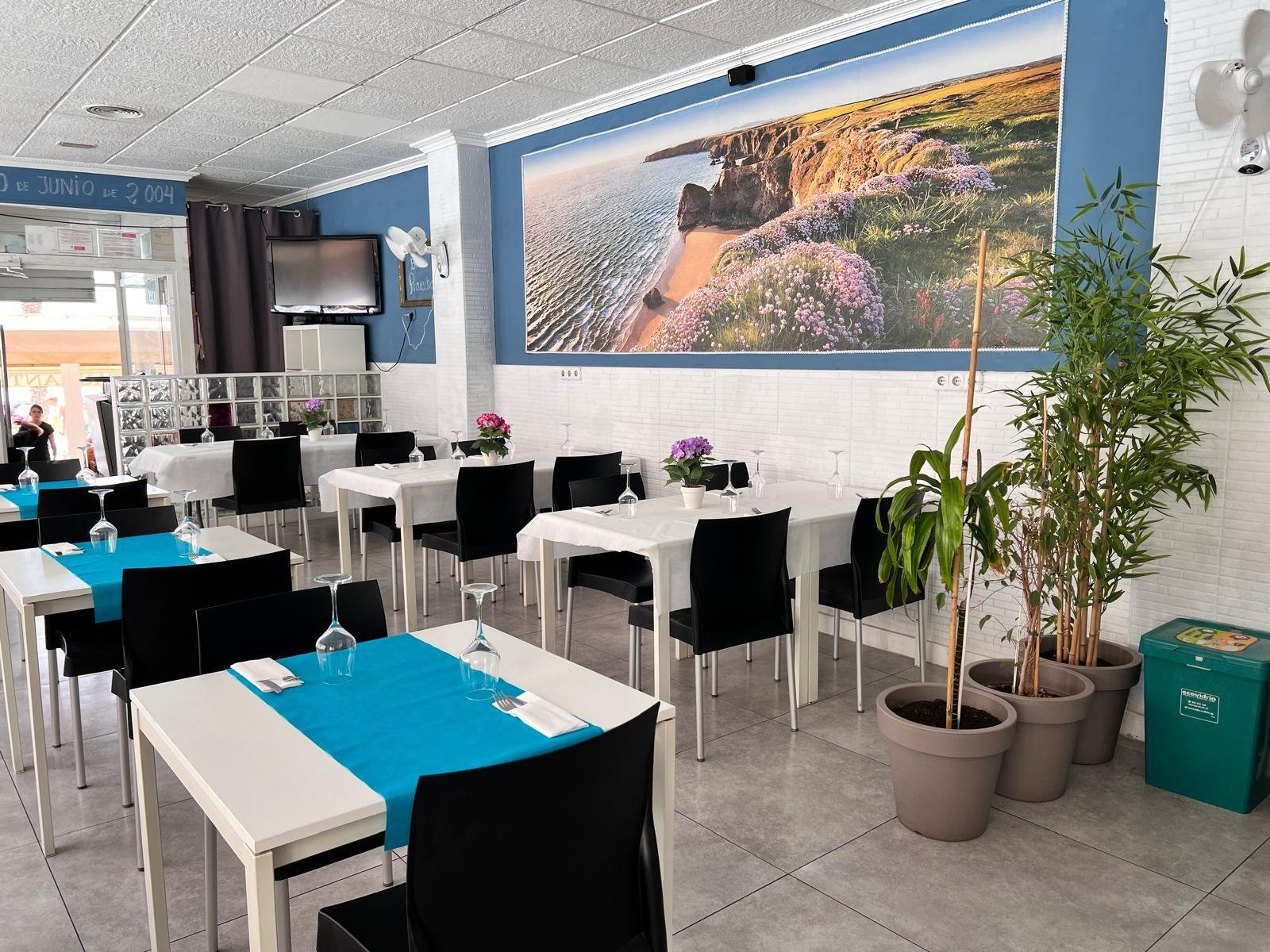 Commercial property à Torrevieja, Alicante, Espagne 158 m2 No. 165393