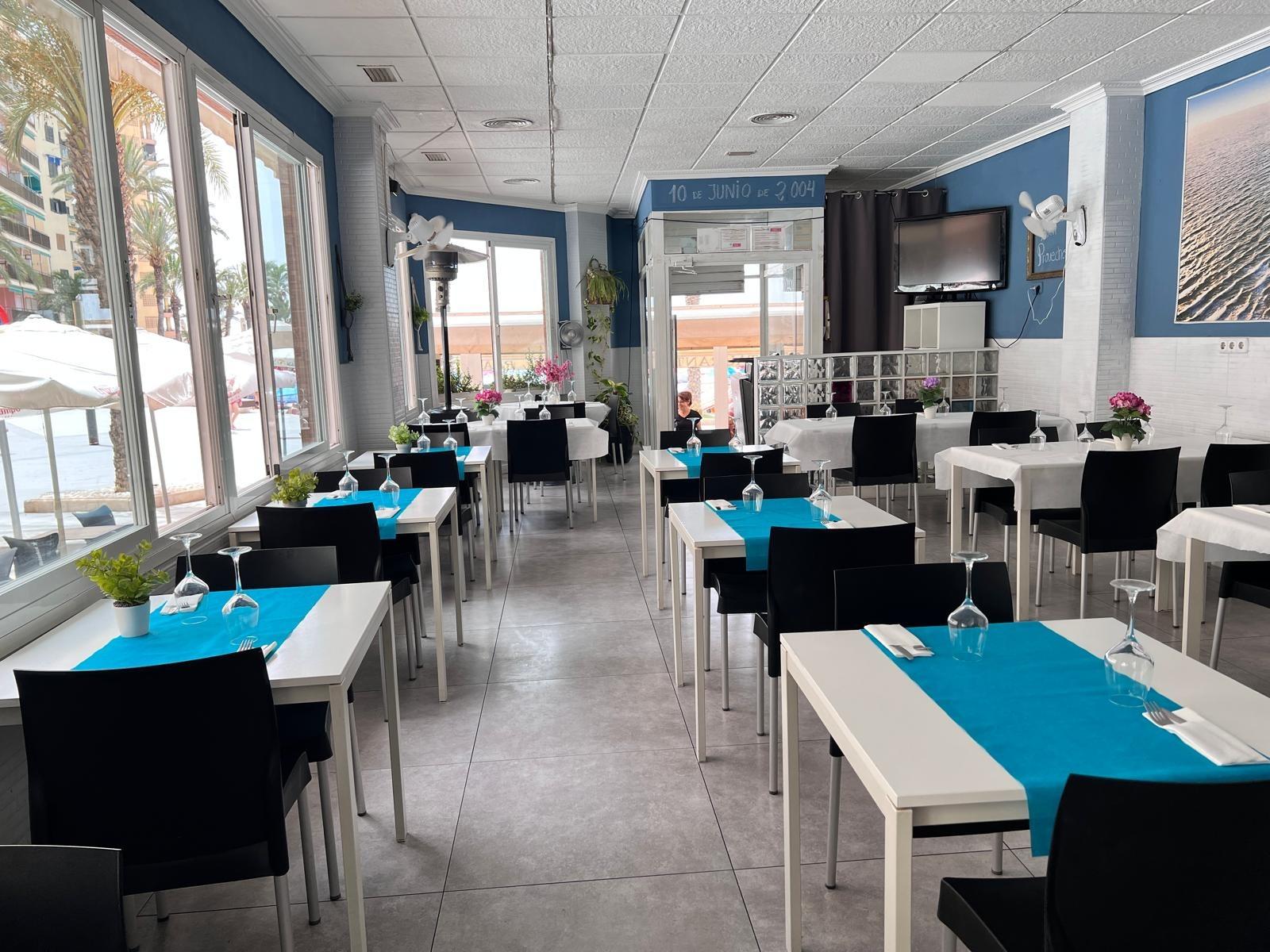 Commercial property à Torrevieja, Alicante, Espagne 158 m2 No. 165393