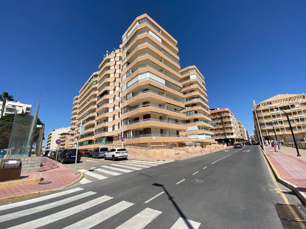 Appartamento a La Mata, Alicante, Spagna 3 camere da letto, 90 mq. N° 148919