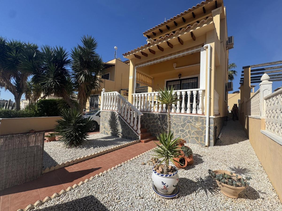 Villa in Villamartin, Alicante, Spain 3 bedrooms, 100 sq.m. No. 148921