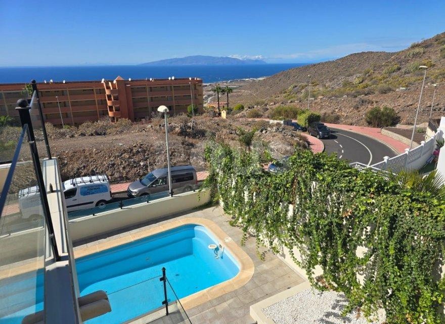 Villa i Tenerife, Spanien 3 sovrum, 350 kvm. Nr. 194732