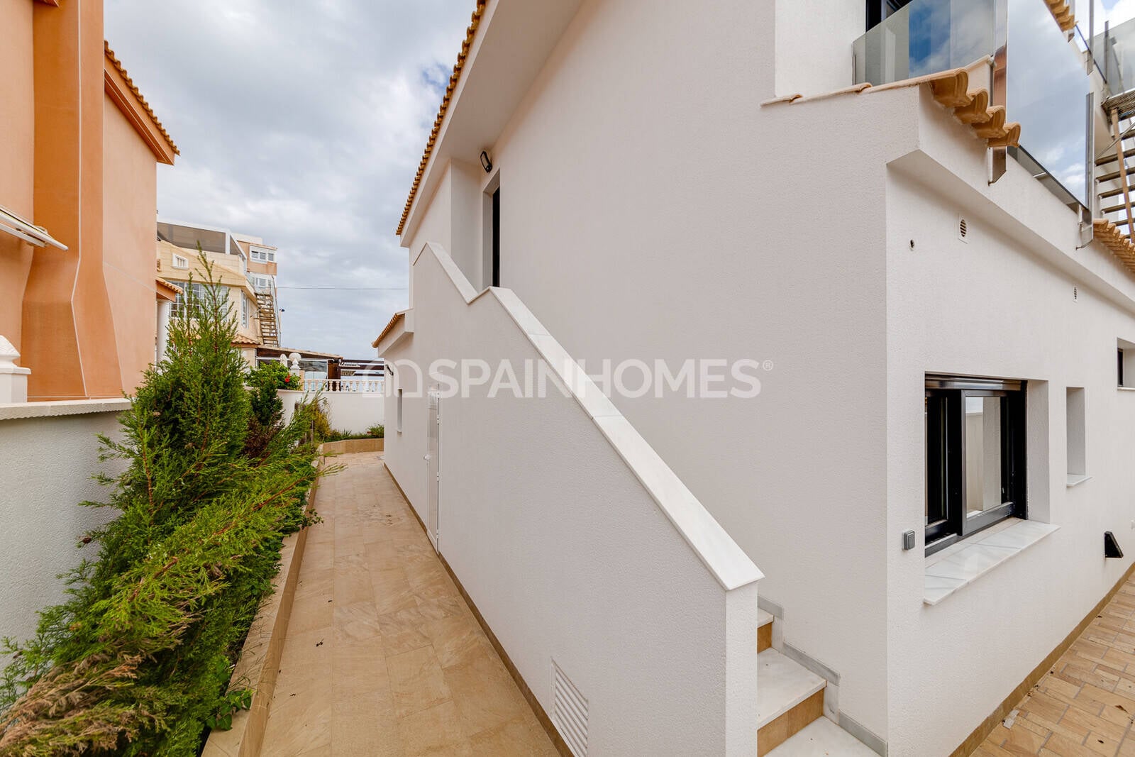 Villa in Torrevieja, Alicante, Spain 4 bedrooms, 210 sq.m. No. 194764