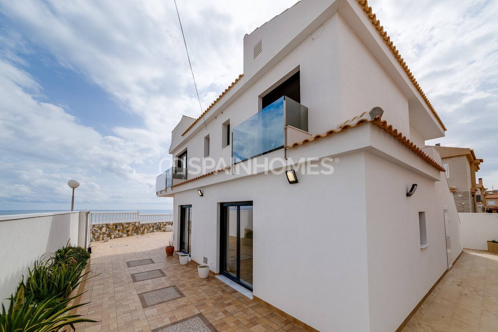 Villa in Torrevieja, Alicante, Spain 4 bedrooms, 210 sq.m. No. 194764
