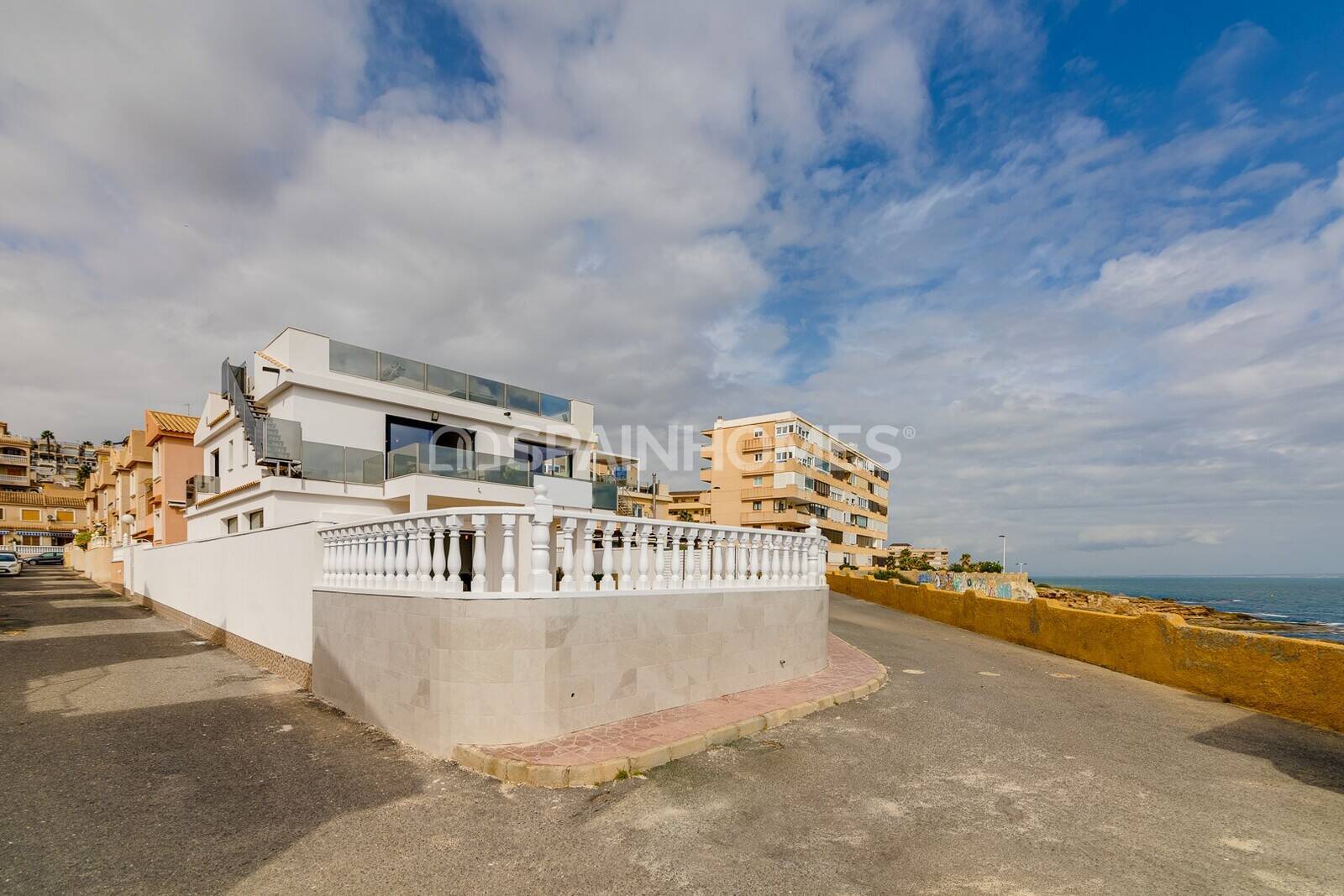 Villa in Torrevieja, Alicante, Spain 4 bedrooms, 210 sq.m. No. 194764