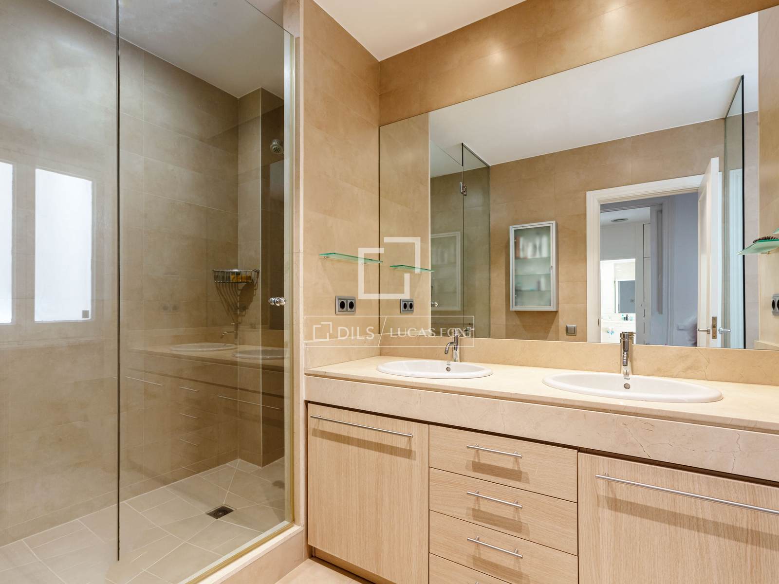 Wohnung in Barcelona, Spanien 5 Schlafzimmer, 255 m2 Nr. 150769