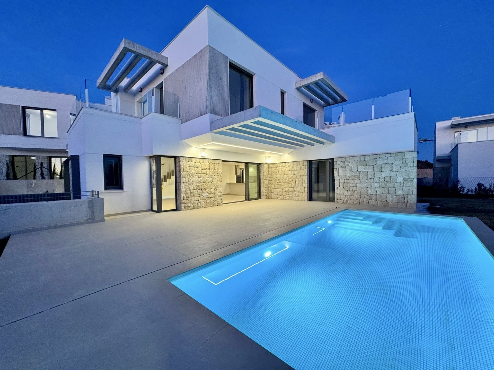 Huvila Finestrat, Alicante, Espanja 4 makuuhuonetta, 244 m2 No. 156387