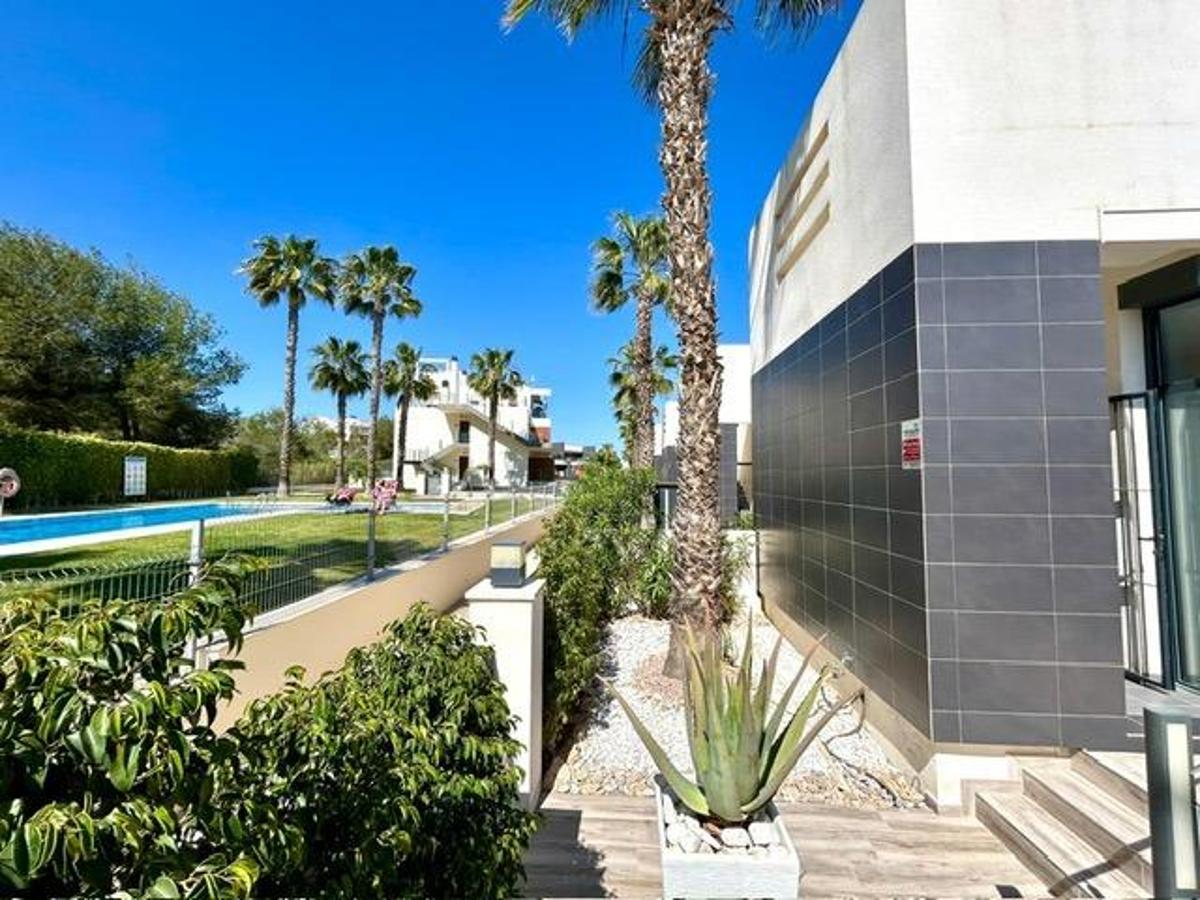 Villa in Alicante, Spanien 2 Schlafzimmer, 79 m2 Nr. 149048
