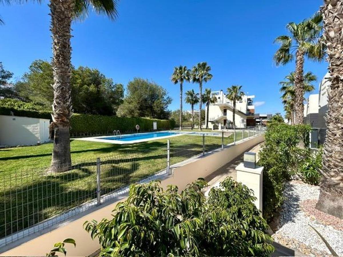 Villa in Alicante, Spanien 2 Schlafzimmer, 79 m2 Nr. 149048