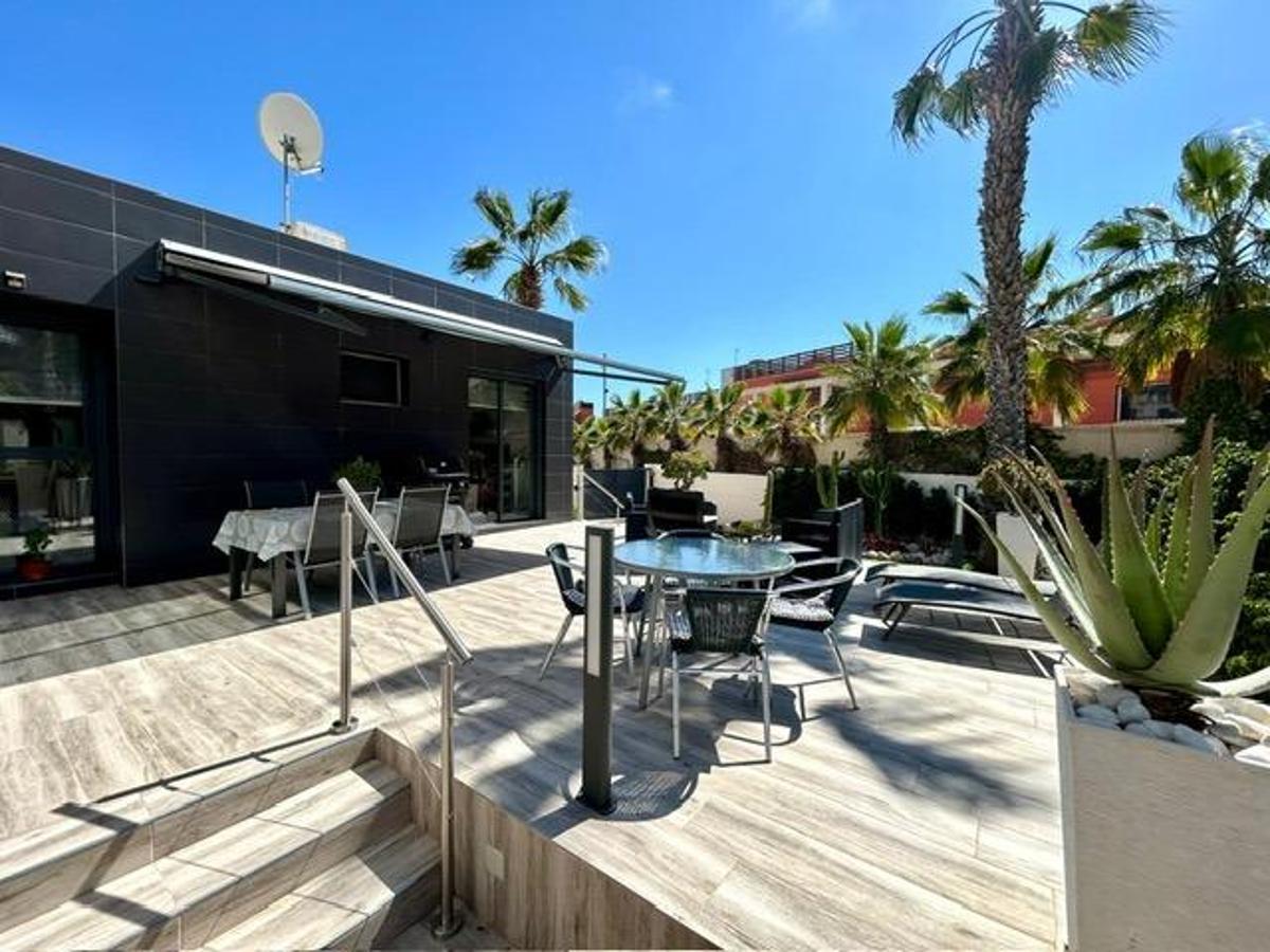 Villa in Alicante, Spanien 2 Schlafzimmer, 79 m2 Nr. 149048