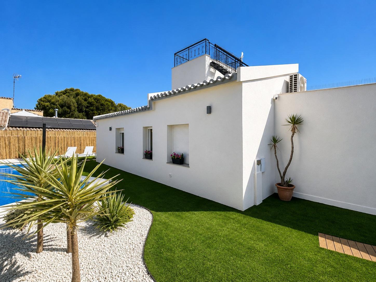 Townhouse in Punta Prima, Alicante, Spain 4 bedrooms, 104 sq.m. No. 195980