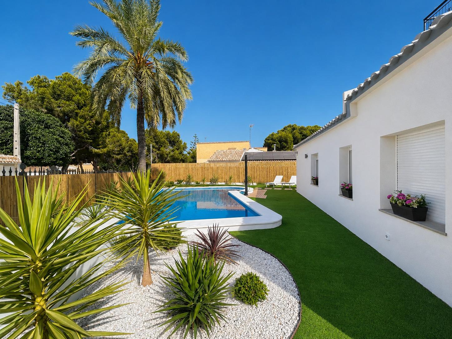 Townhouse in Punta Prima, Alicante, Spain 4 bedrooms, 104 sq.m. No. 195980
