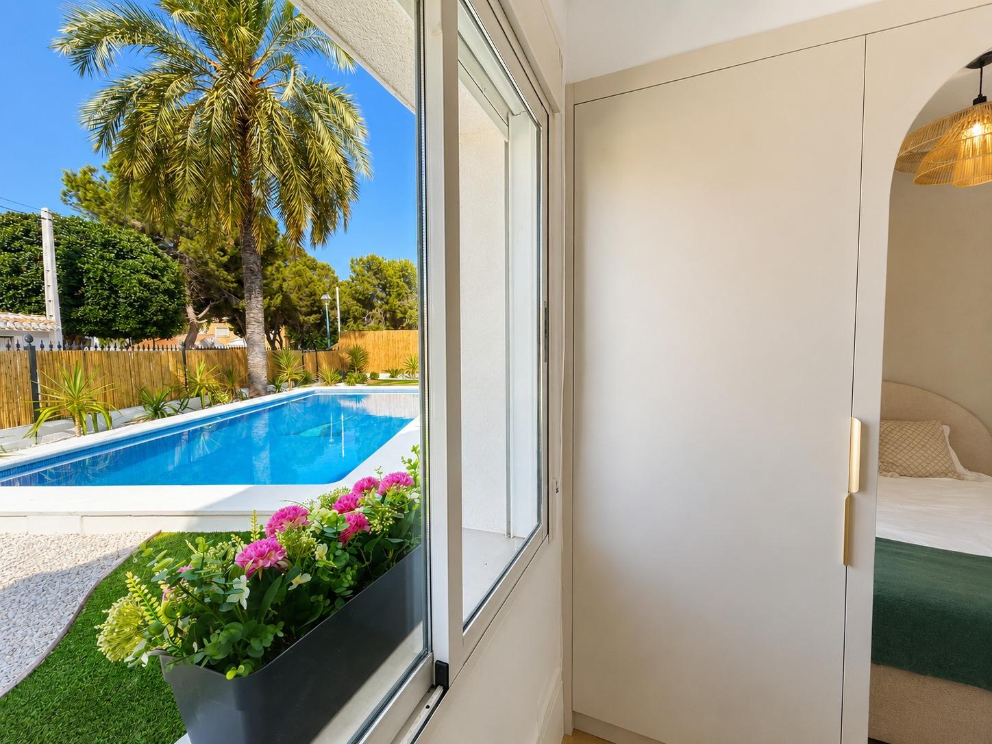 Townhouse in Punta Prima, Alicante, Spain 4 bedrooms, 104 sq.m. No. 195980
