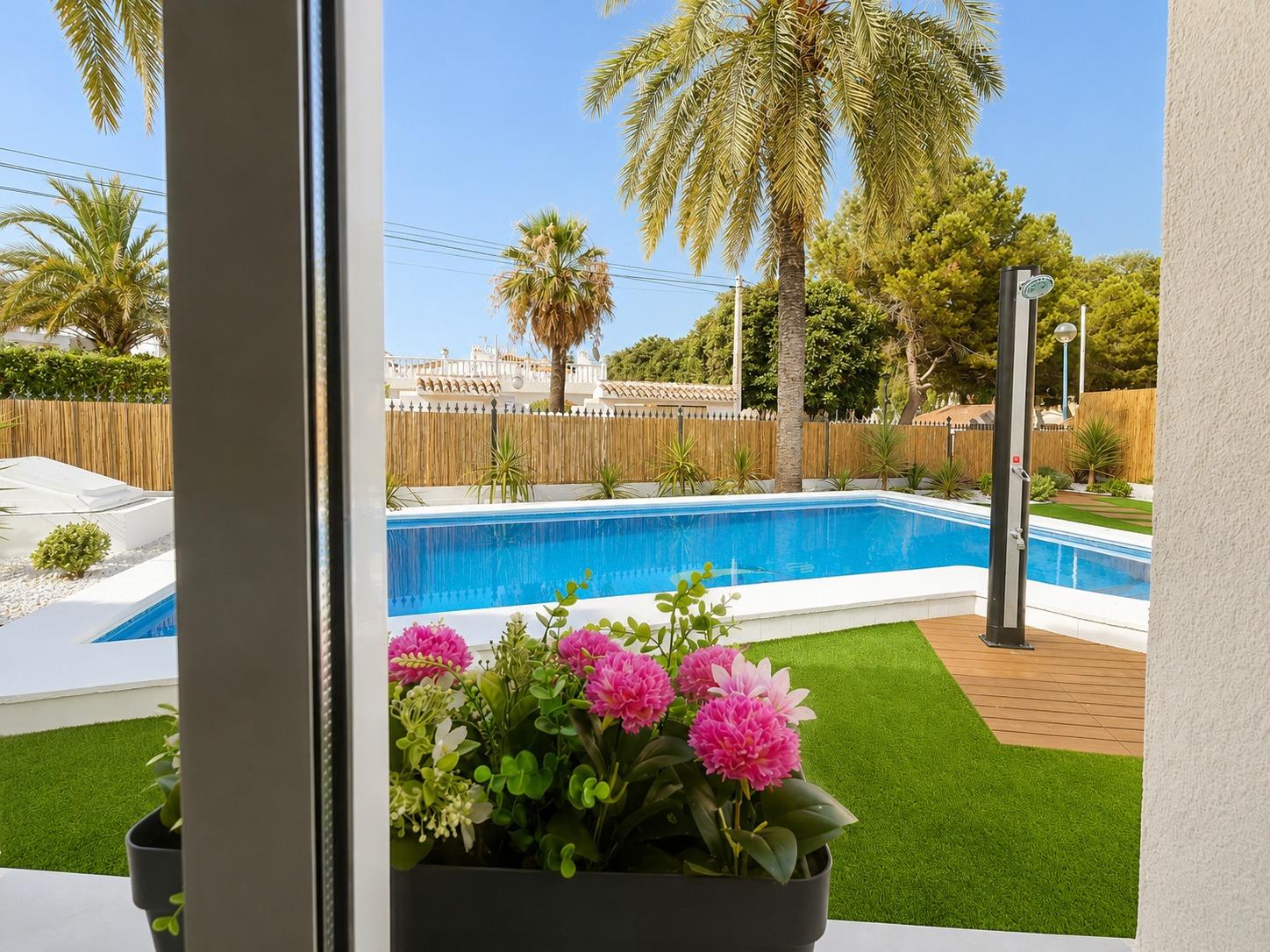 Townhouse in Punta Prima, Alicante, Spain 4 bedrooms, 104 sq.m. No. 195980