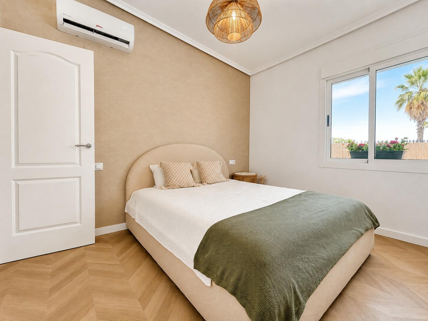 Townhouse in Punta Prima, Alicante, Spain 4 bedrooms, 104 sq.m. No. 195980