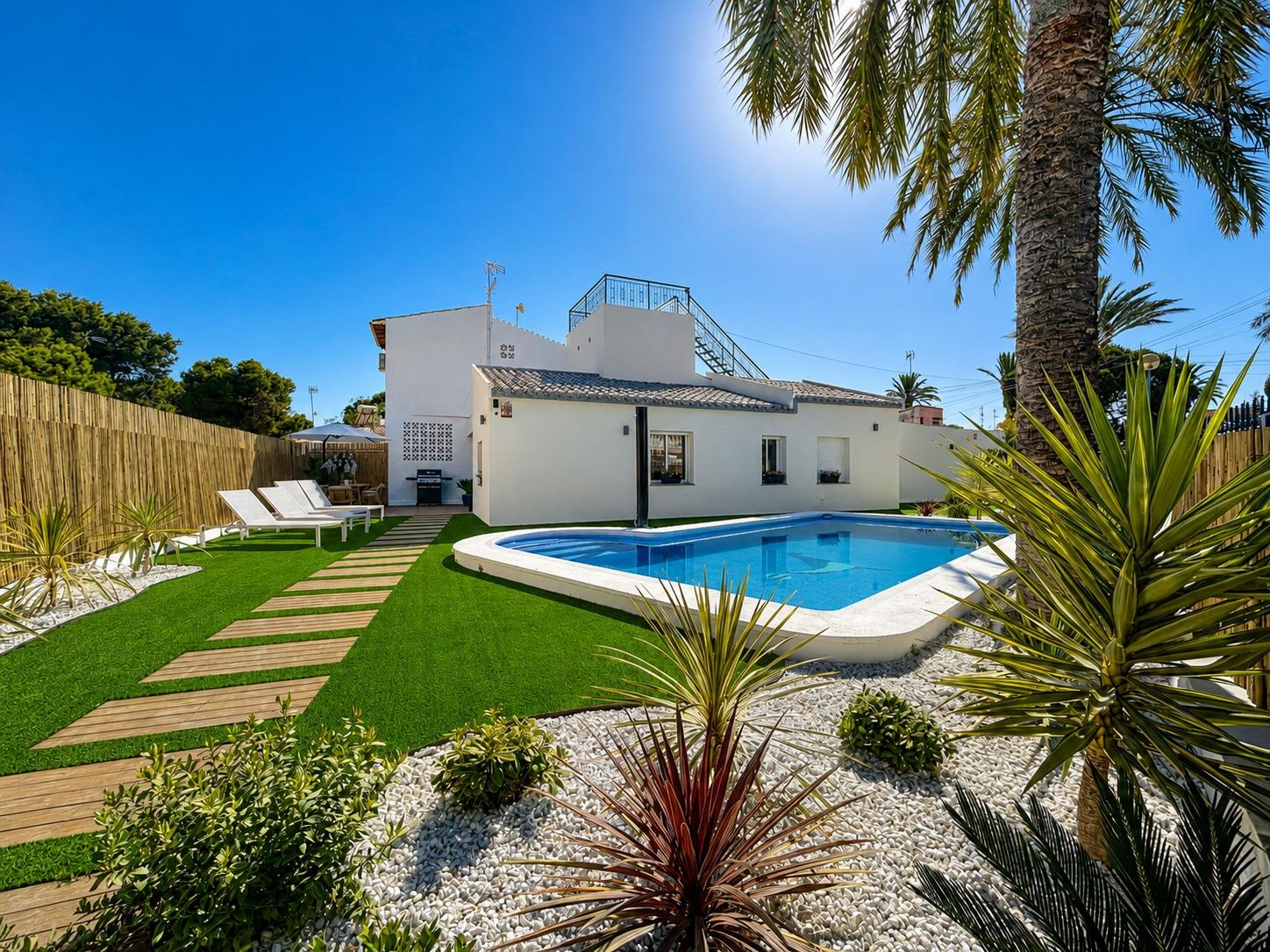 Townhouse in Punta Prima, Alicante, Spain 4 bedrooms, 104 sq.m. No. 195980