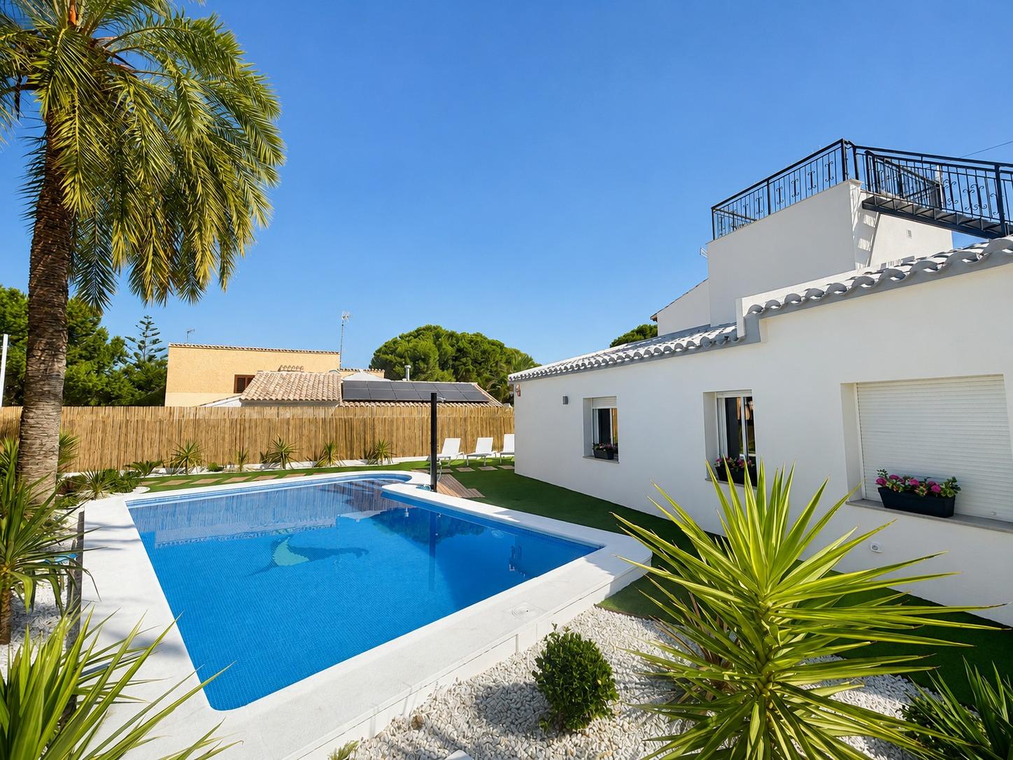 Townhouse in Punta Prima, Alicante, Spain 4 bedrooms, 104 sq.m. No. 195980
