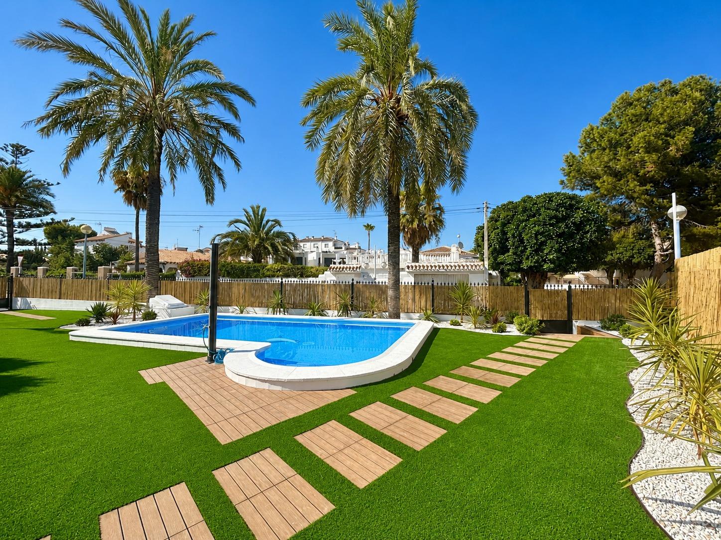 Townhouse in Punta Prima, Alicante, Spain 4 bedrooms, 104 sq.m. No. 195980