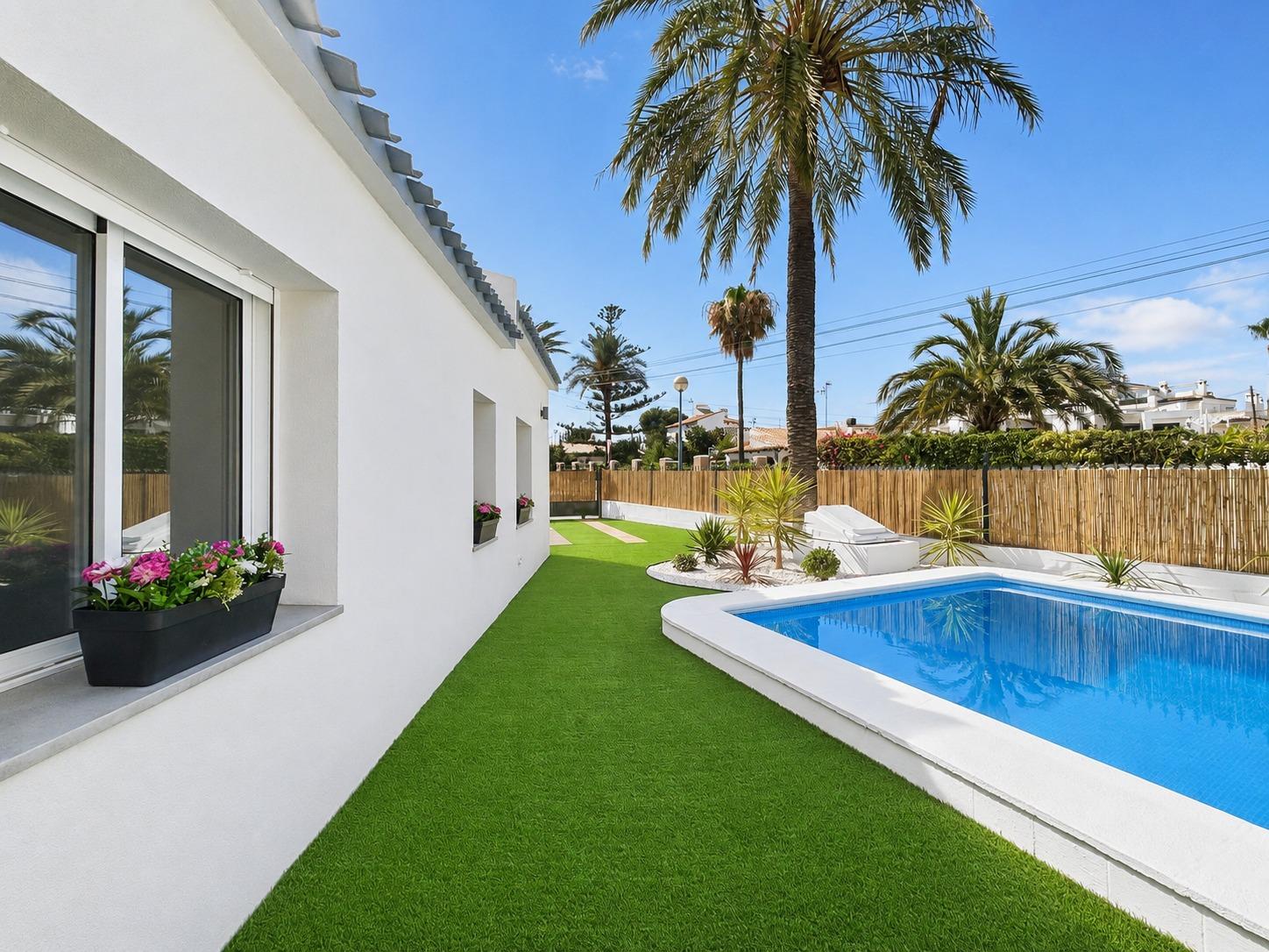 Townhouse in Punta Prima, Alicante, Spain 4 bedrooms, 104 sq.m. No. 195980