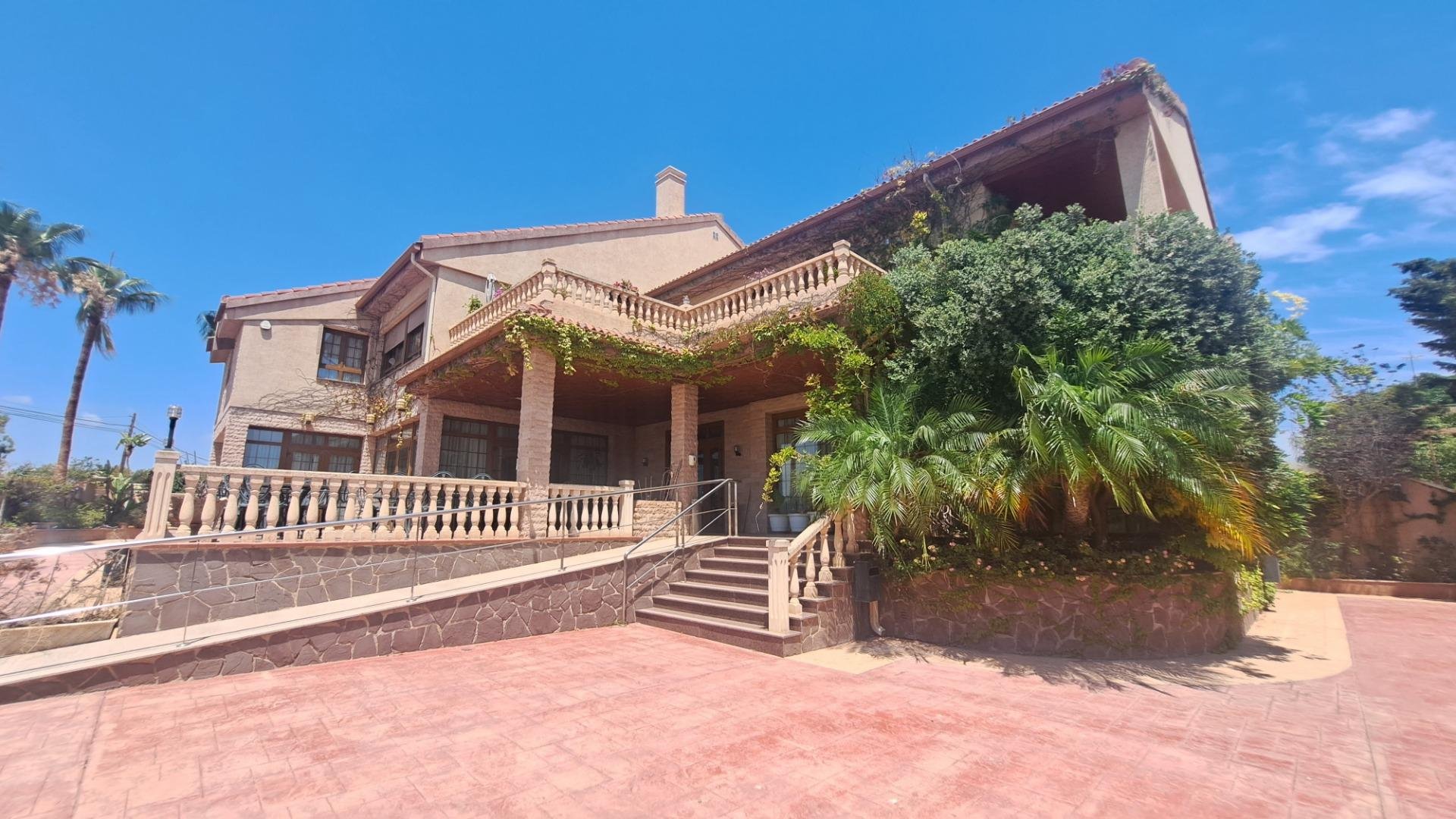 Commercial property à La Zenia, Alicante, Espagne 871 m2 No. 109060