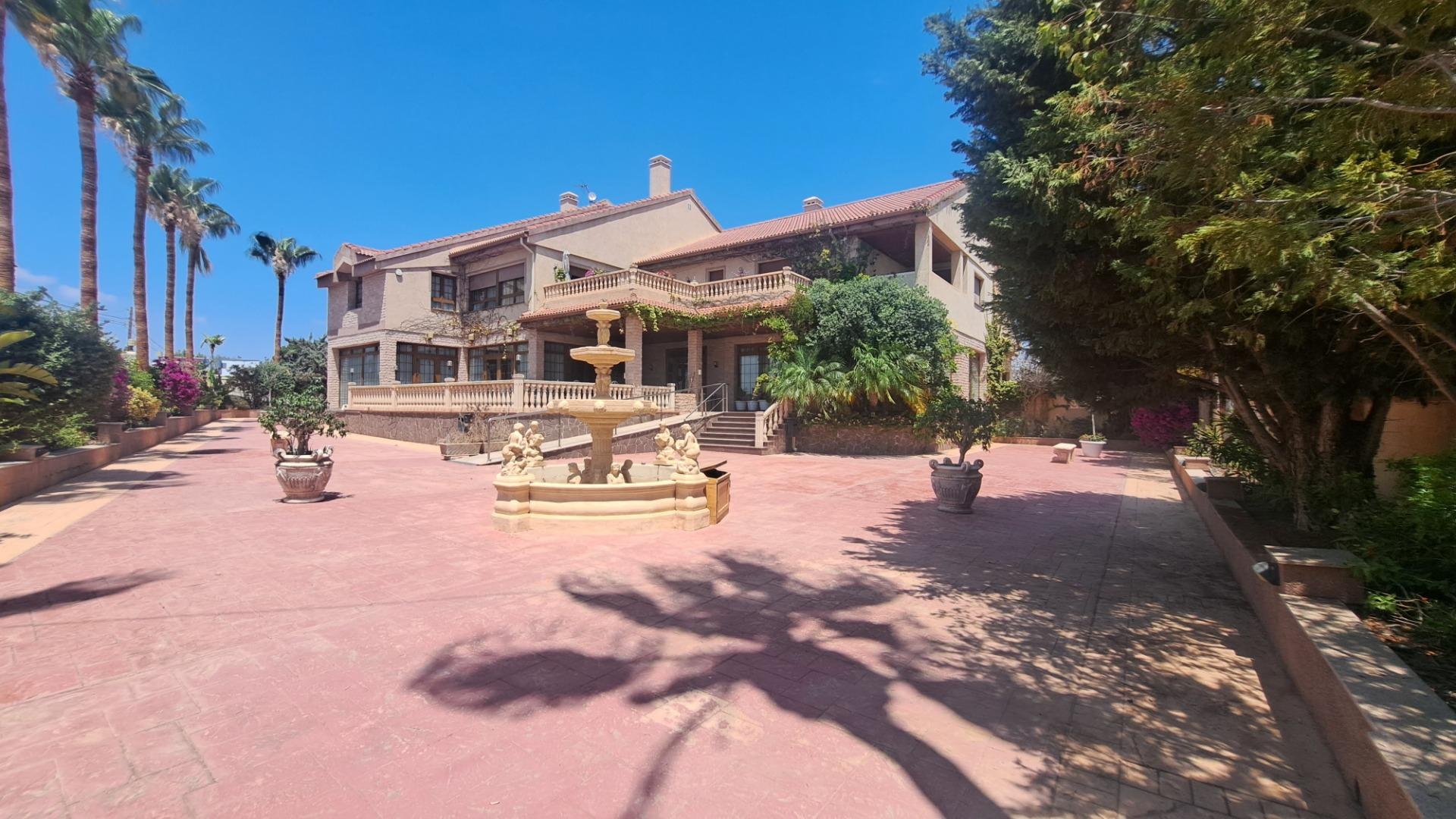 Commercial property à La Zenia, Alicante, Espagne 871 m2 No. 109060