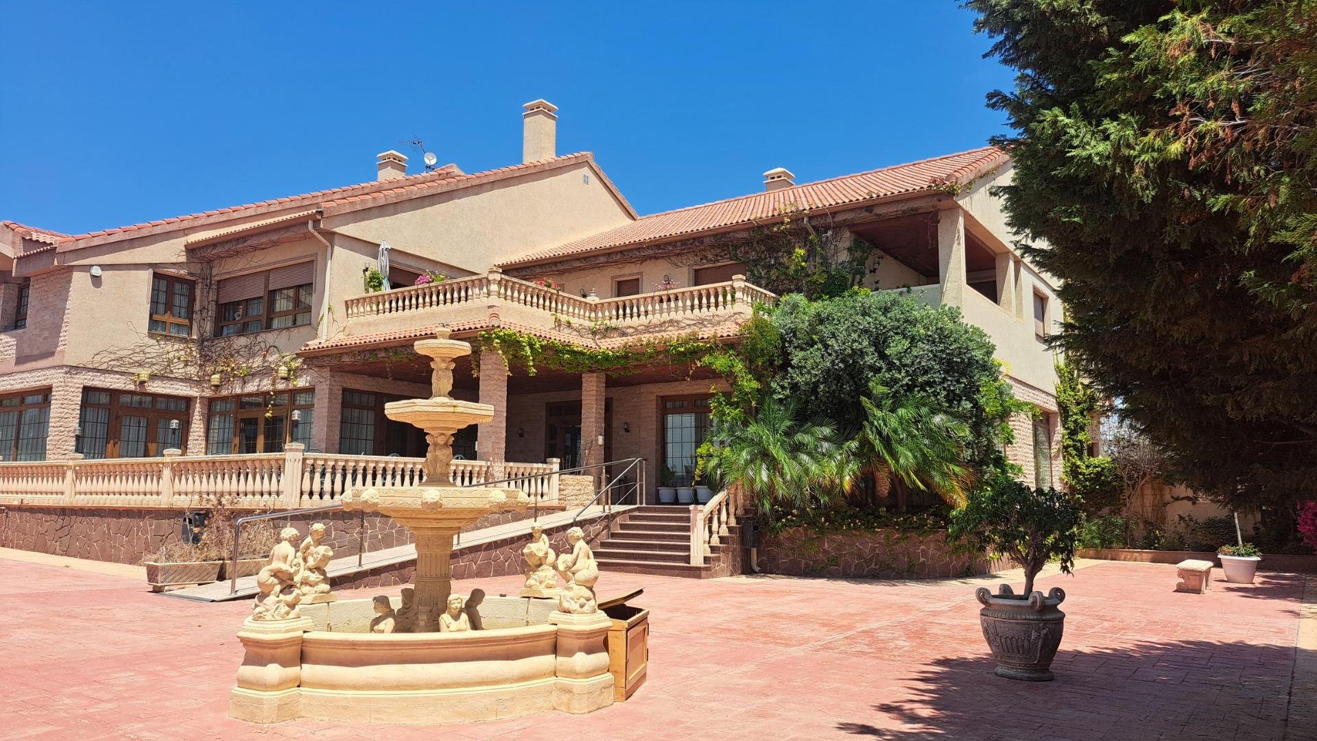 Commercial property à La Zenia, Alicante, Espagne 871 m2 No. 109060