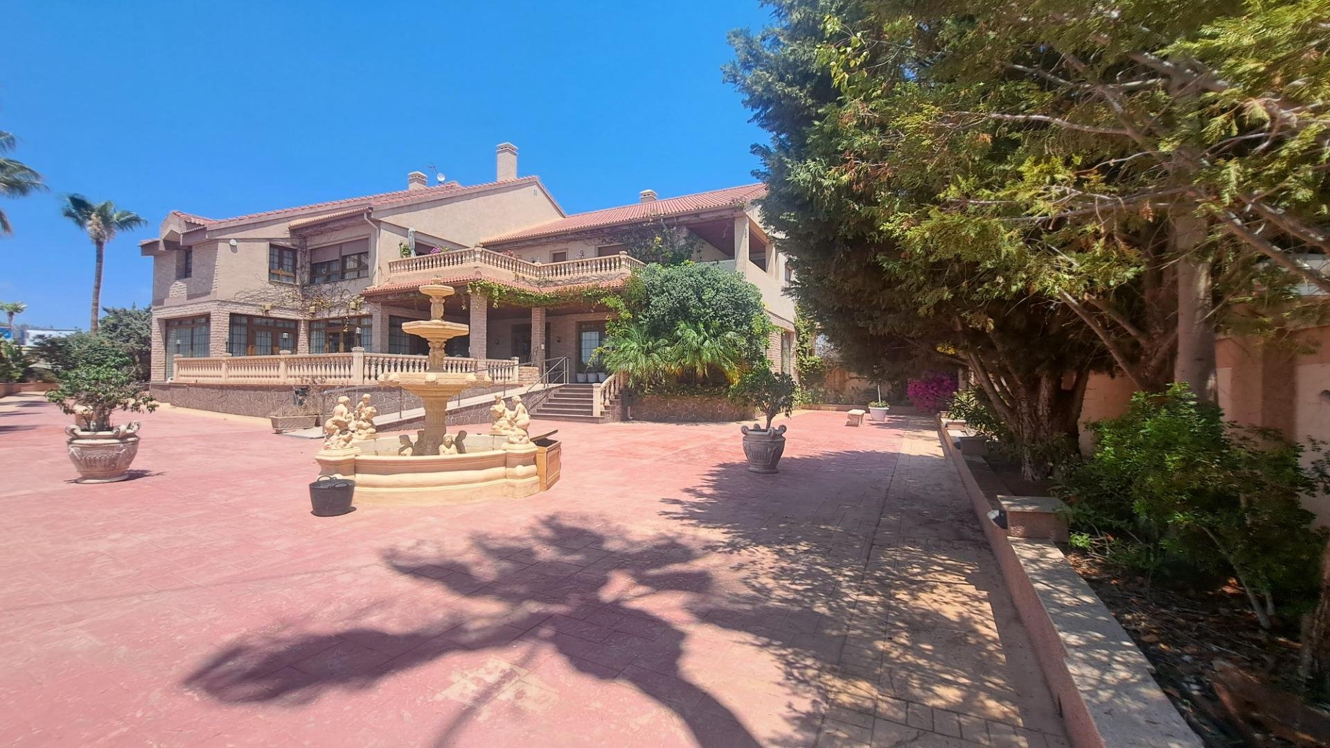 Commercial property à La Zenia, Alicante, Espagne 871 m2 No. 109060