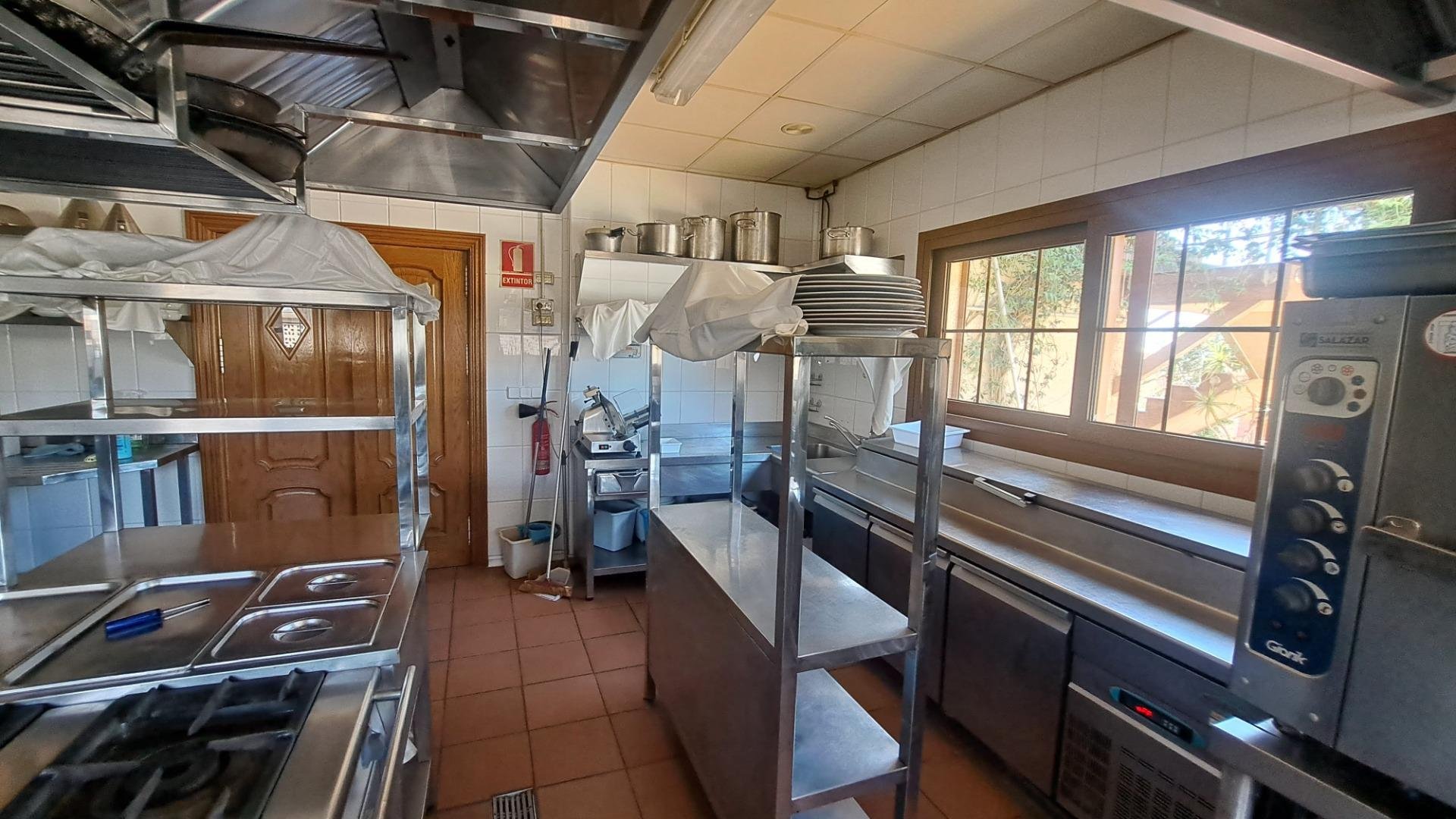 Commercial property à La Zenia, Alicante, Espagne 871 m2 No. 109060