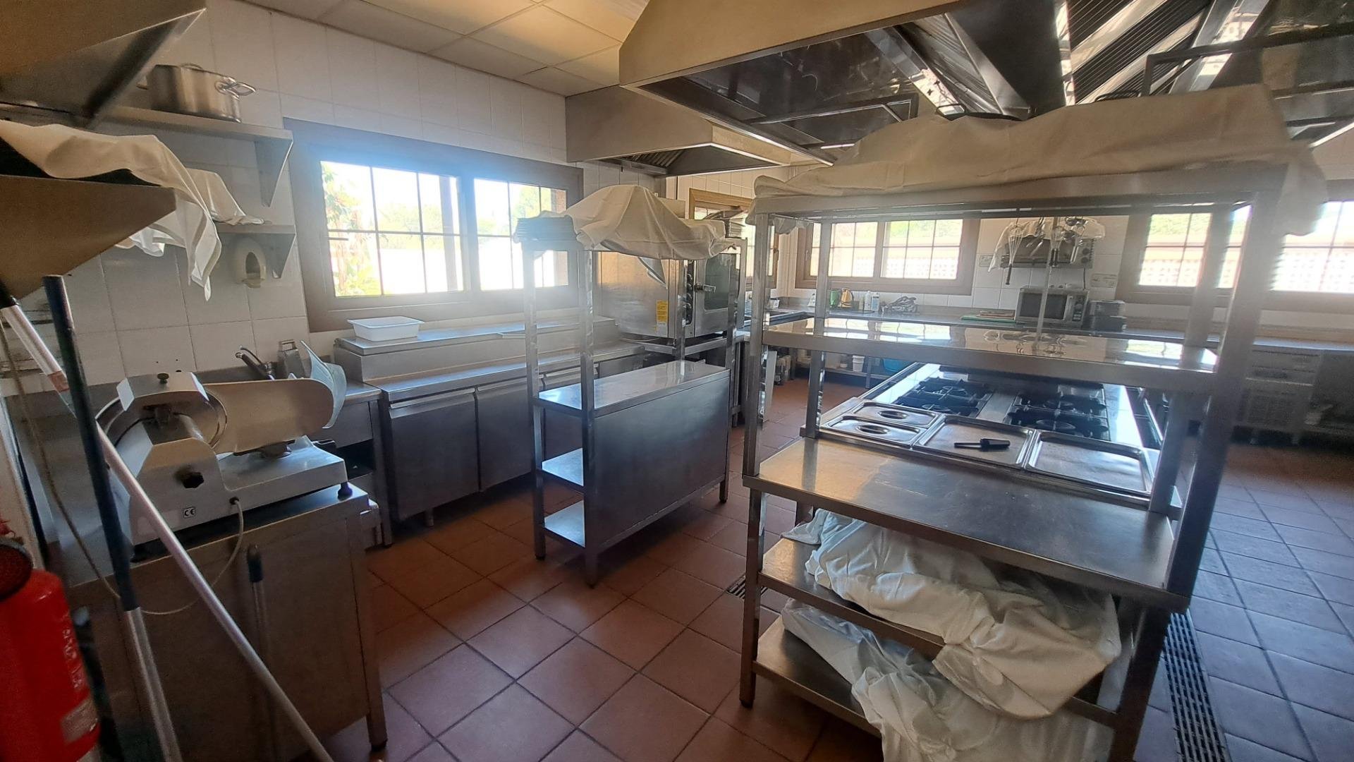 Commercial property à La Zenia, Alicante, Espagne 871 m2 No. 109060