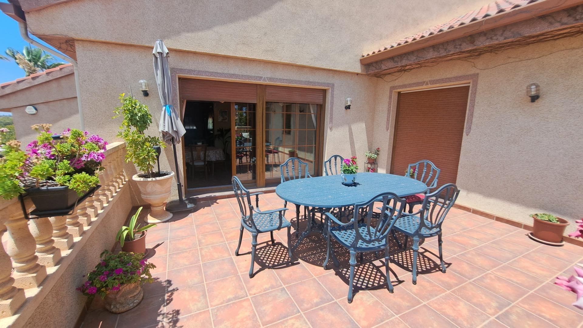 Commercial property à La Zenia, Alicante, Espagne 871 m2 No. 109060