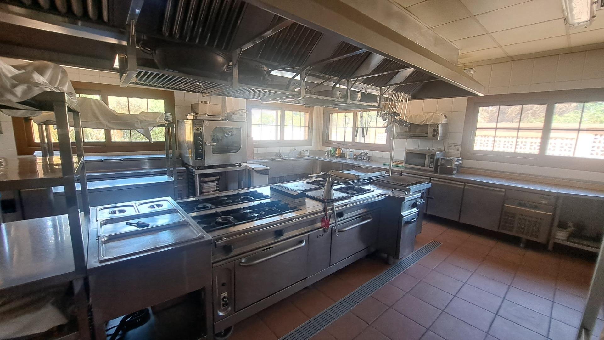 Commercial property à La Zenia, Alicante, Espagne 871 m2 No. 109060