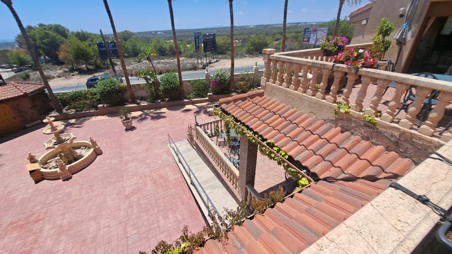 Commercial property à La Zenia, Alicante, Espagne 871 m2 No. 109060
