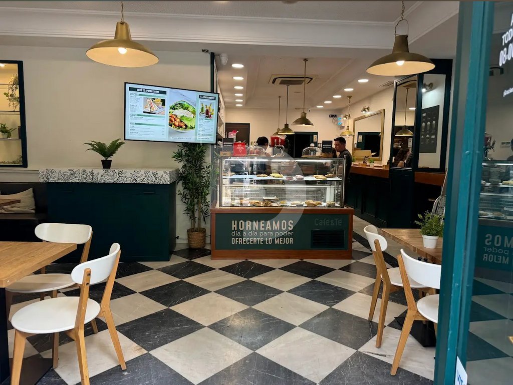 Cafetería / restaurante en España 92 m2 No. 151924
