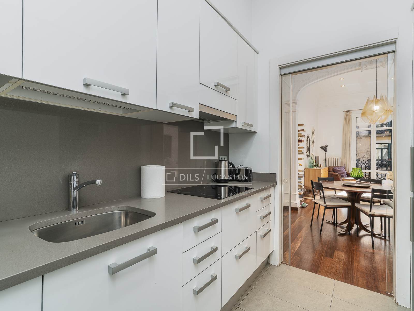 Apartment à Barcelona, Espagne 2 chambres, 82 m2 No. 161380